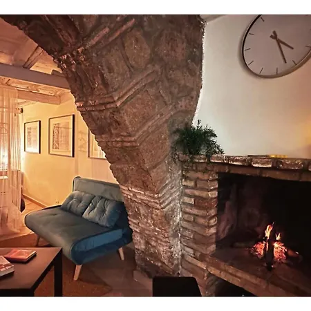 Centralissimo Loft Con Camino Romantico Lägenhet